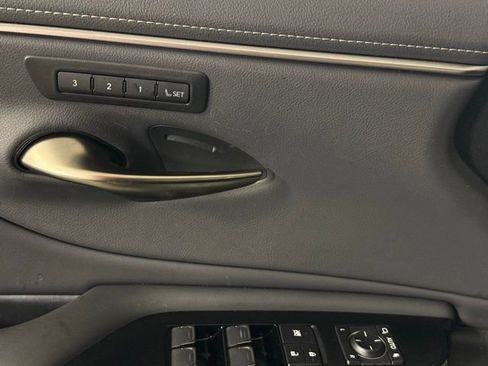 Certified 2025 Lexus ES 300h w/ Premium Package image 16