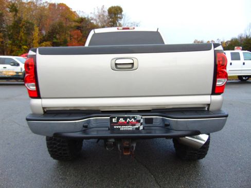 Used 2004 Chevrolet Silverado 2500 LT w/ Heavy-Duty Power Package image 4