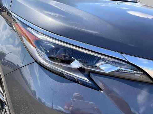 Used 2025 Toyota Sienna Platinum FWD image 28