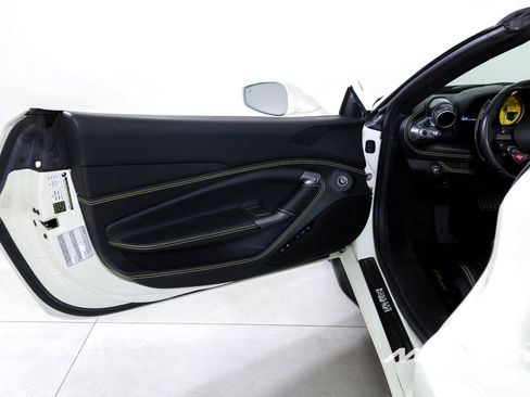 Used 2021 Ferrari F8 Tributo RWD image 11