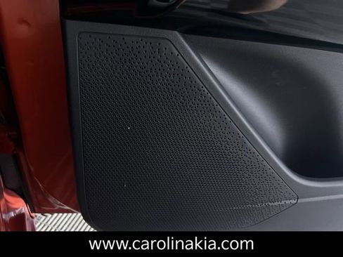 New 2023 Kia Niro EX Touring image 28