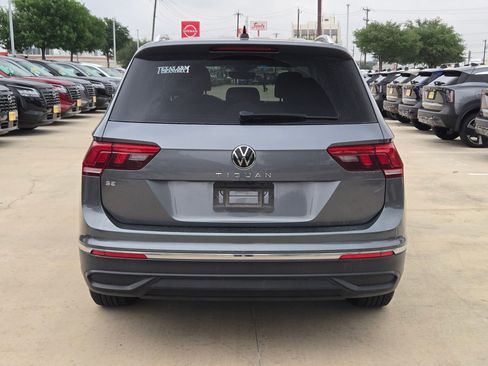 Used 2022 Volkswagen Tiguan SE FWD image 4