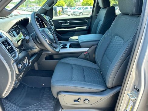 Used 2025 RAM 1500 Big Horn AWD/4WD image 9