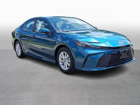 Used 2025 Toyota Camry LE FWD image 3