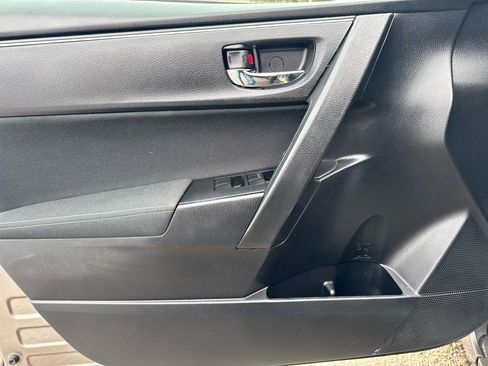 Used 2018 Toyota Corolla LE image 19