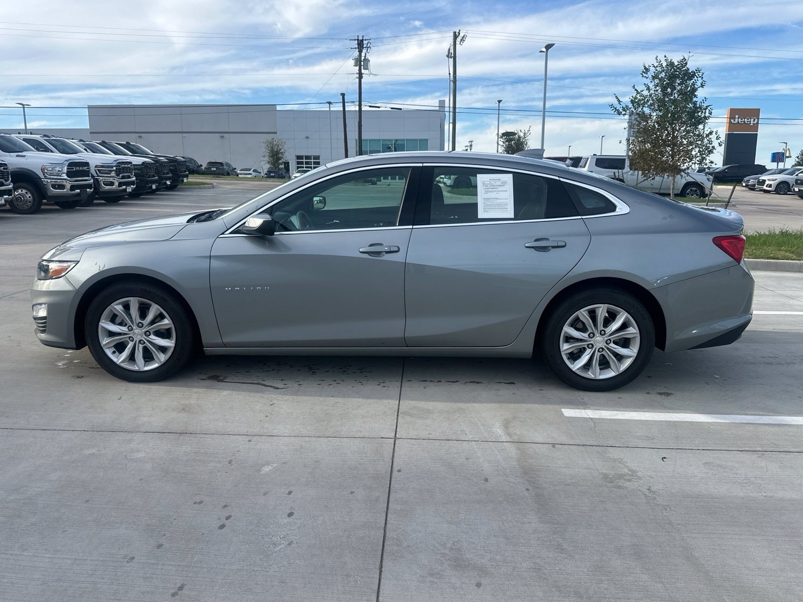 Used 2025 Chevrolet Malibu LT FWD image 2