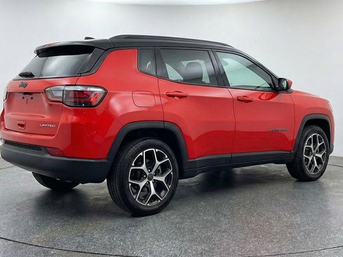 Used 2025 Jeep Compass Limited image 9