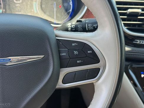 Used 2020 Chrysler Pacifica Limited FWD image 22