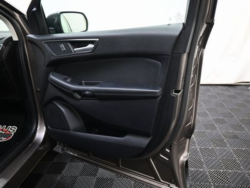 Used 2019 Ford Edge SE image 20