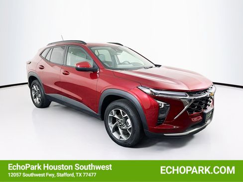 Used 2025 Chevrolet Trax LT w/ LT Convenience Package image 1