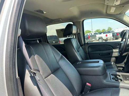 Used 2012 Chevrolet Avalanche LT w/ Suspension Package, Off-Road AWD/4WD image 16