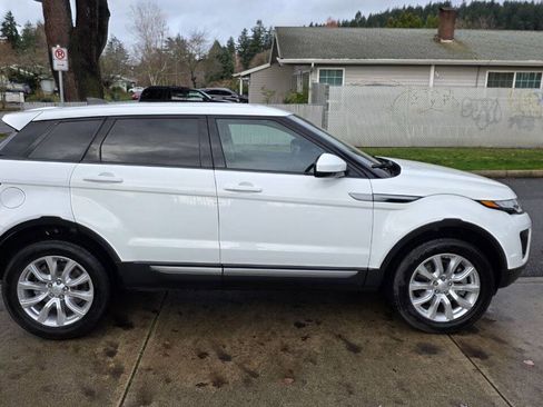 Used 2018 Land Rover Range Rover Evoque SE Premium image 4