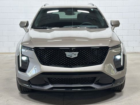 Used 2025 Cadillac XT4 Sport w/ LPO, Onyx Lite Package FWD image 9