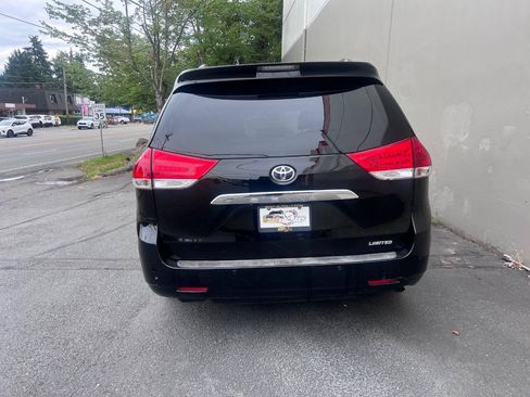 Used 2011 Toyota Sienna Limited w/ Premium Pkg AWD/4WD image 6