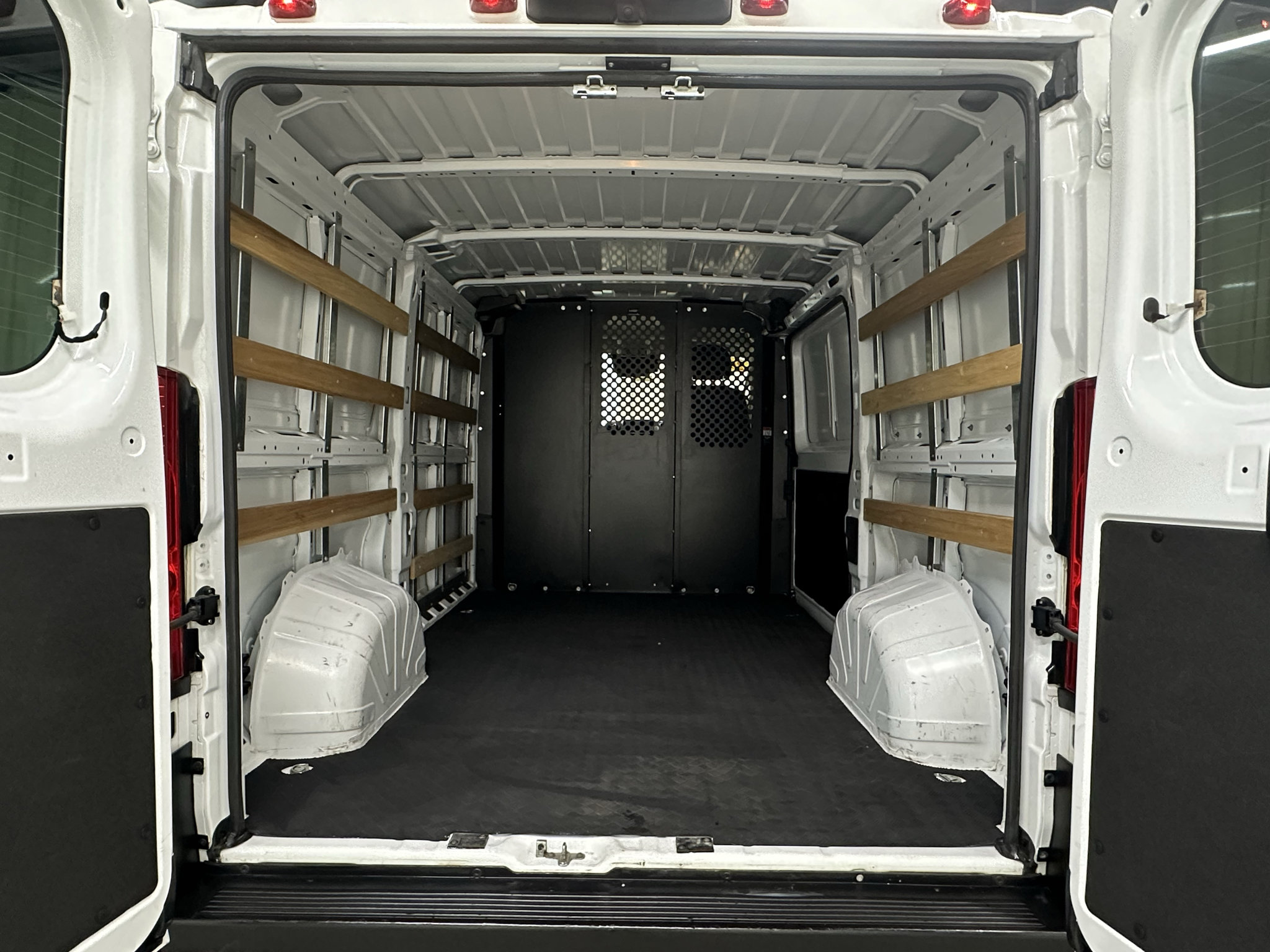 Used 2025 RAM ProMaster 2500 w/ U-Haul Equipment Group FWD image 6