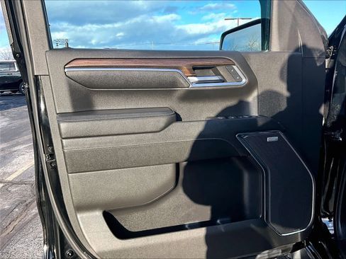 Used 2024 Chevrolet Silverado 1500 LT Trail Boss w/ Convenience Package II image 9