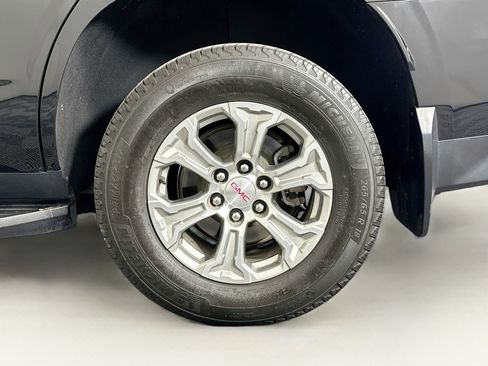 Used 2023 GMC Yukon SLE w/ Gmc Pro Safety Plus Package RWD image 11