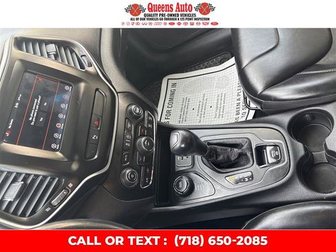 Used 2019 Jeep Cherokee Latitude Plus w/ Cold Weather Group image 16