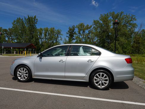 Used 2013 Volkswagen Jetta SE FWD image 4