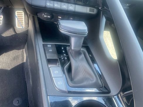 Used 2025 Hyundai Elantra SEL FWD image 9