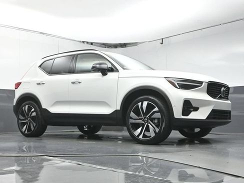 Used 2025 Volvo XC40 B5 Ultra AWD/4WD image 41