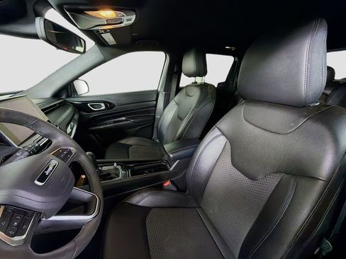 Used 2025 Jeep Compass Latitude w/ Altitude Special Edition image 13