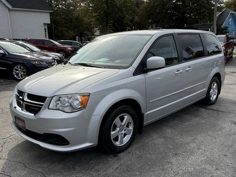 Used 2012 Dodge Grand Caravan SE image 2