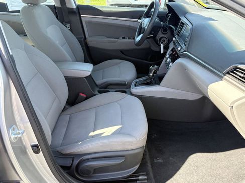 Used 2020 Hyundai Elantra SEL FWD image 17