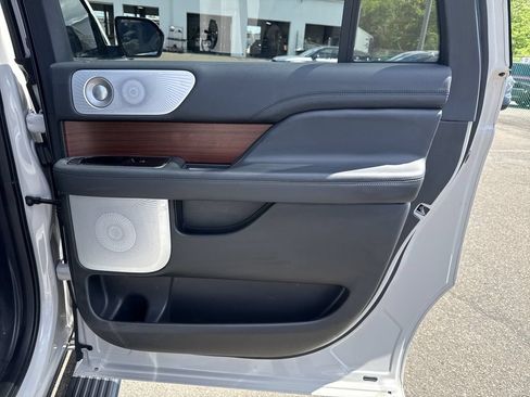 Certified 2023 Lincoln Navigator L Reserve AWD/4WD image 16