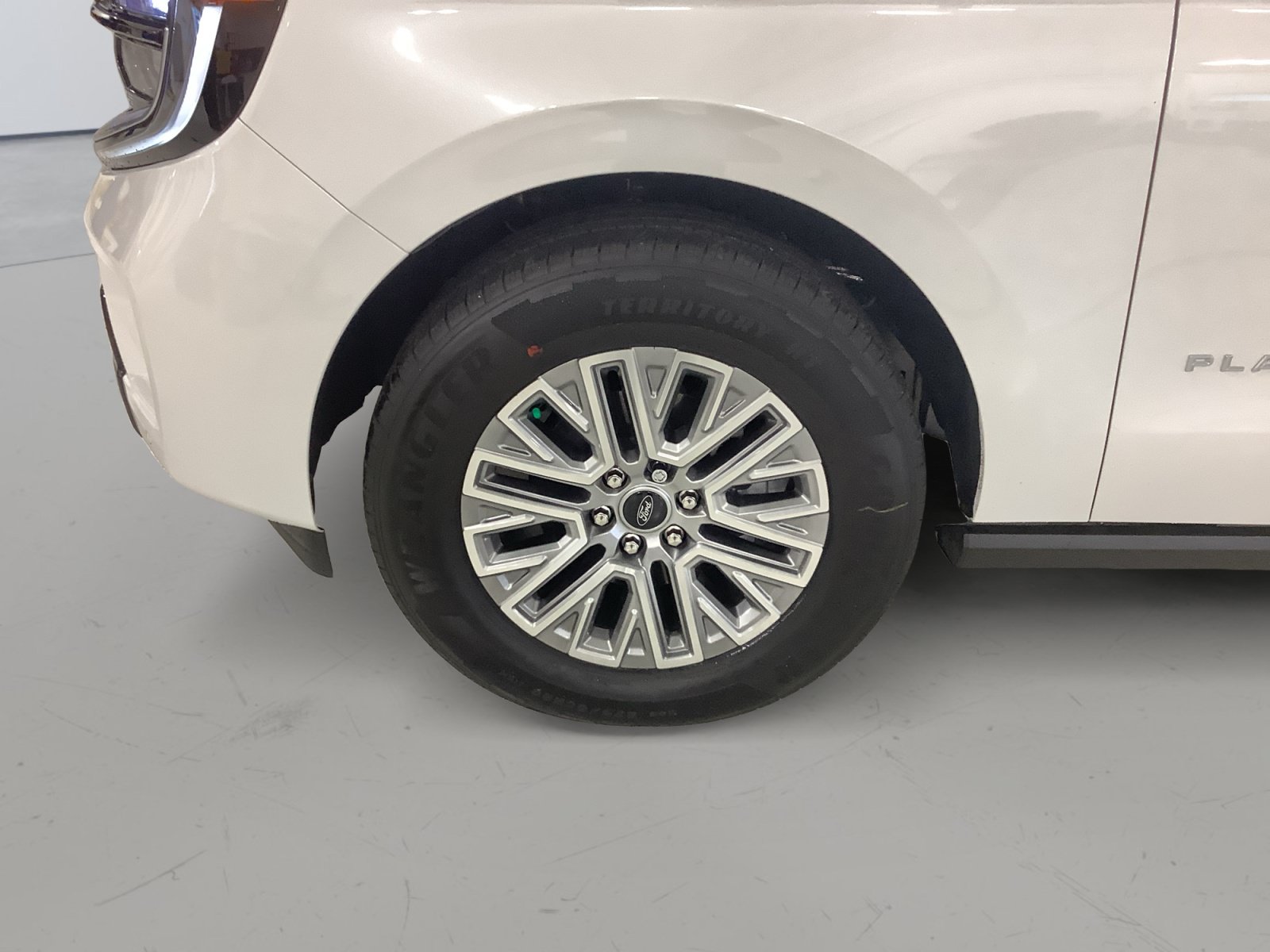 Used 2027 Ford Expedition Platinum w/ Driver's Package RWD image 9