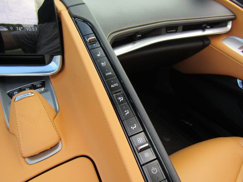 Used 2023 Chevrolet Corvette Stingray Preferred Conv w/ Z51 Performance Package RWD image 17