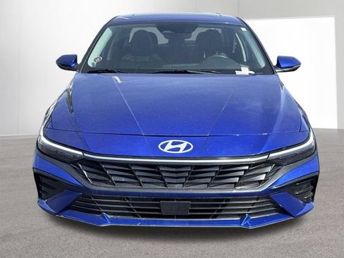 Used 2025 Hyundai Elantra Limited FWD image 18