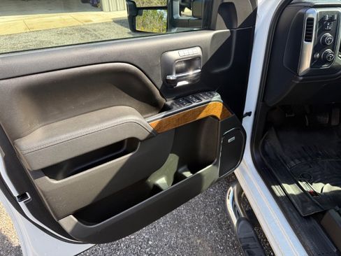 Used 2017 Chevrolet Silverado 1500 LTZ w/ LTZ Plus Package image 7