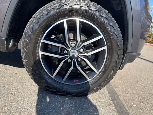 Used 2018 Jeep Grand Cherokee Trailhawk w/ Trailhawk Luxury Group AWD/4WD image 9