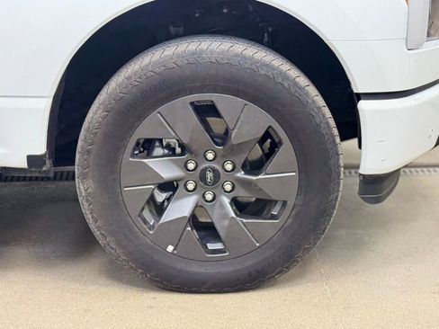 Used 2024 Ford F150 Lightning Flash image 4
