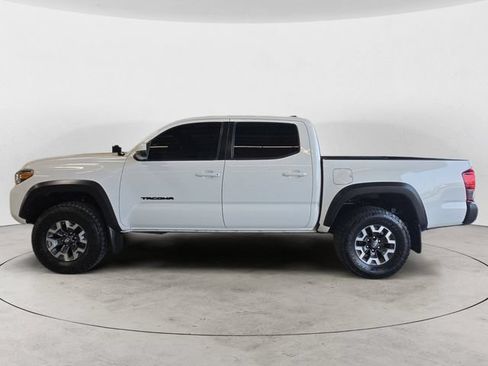 Used 2019 Toyota Tacoma TRD Off-Road AWD/4WD image 8