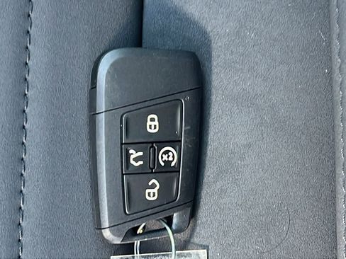 New 2026 Volkswagen Taos SE image 29