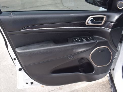 Used 2015 Jeep Grand Cherokee Summit AWD/4WD image 9