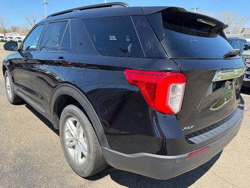 Certified 2022 Ford Explorer XLT AWD/4WD image 3