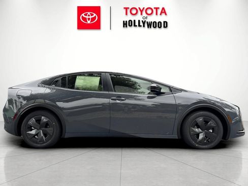 New 2026 Toyota Prius Plug-In Hybrid FWD image 3