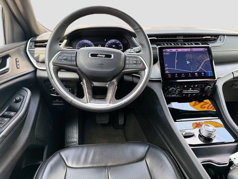 Used 2024 Jeep Grand Cherokee L Limited w/ Luxury Tech Group II AWD/4WD image 19