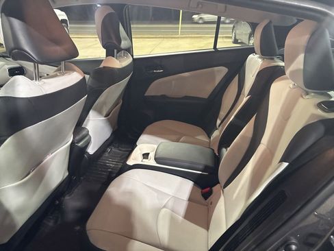 Used 2019 Toyota Prius Prime Premium image 20