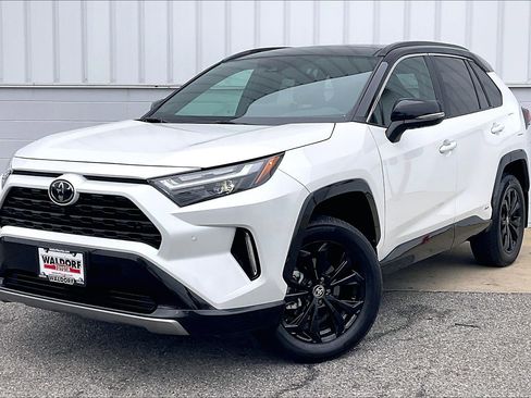 Used 2025 Toyota RAV4 XSE image 2