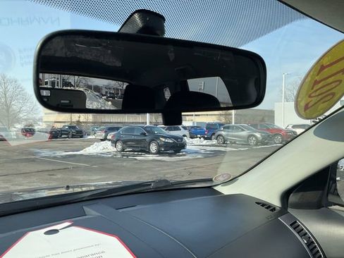 Used 2011 Mitsubishi Outlander ES image 13