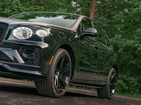 Used 2022 Bentley Bentayga AWD/4WD image 31