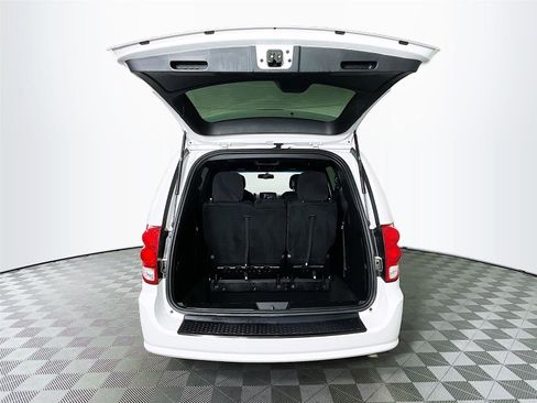 Used 2014 Dodge Grand Caravan SE image 28