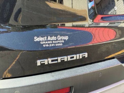 Used 2019 GMC Acadia SLT w/ LPO, Black Accent Package image 19