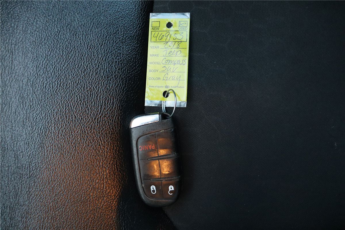 Used 2018 Jeep Compass Latitude FWD image 43