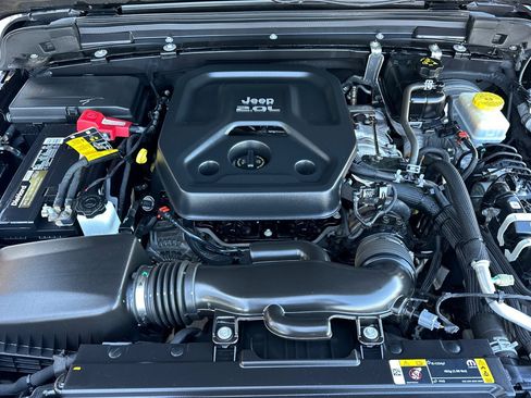 Used 2022 Jeep Wrangler Unlimited Sport image 24