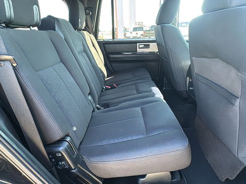 Used 2016 Ford Expedition XLT image 25